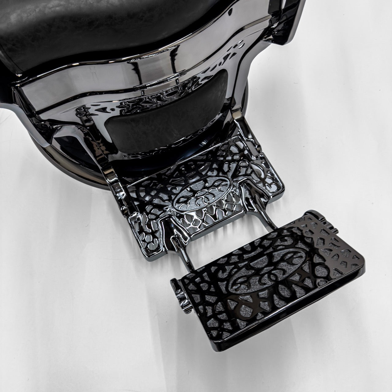 ATLAS 2.0 Black Chrome Vintage Style Barber Chair