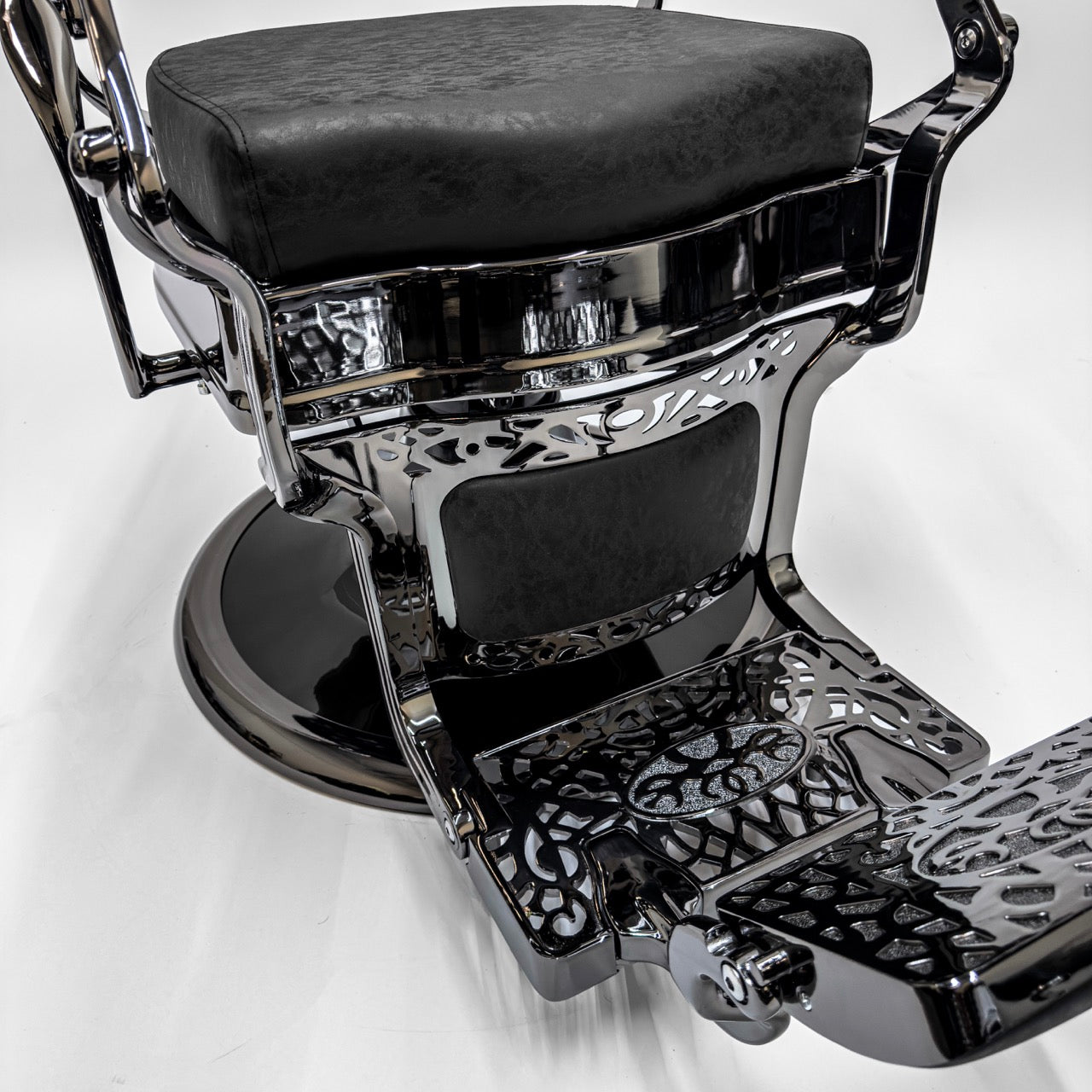 ATLAS 2.0 Black Chrome Vintage Style Barber Chair