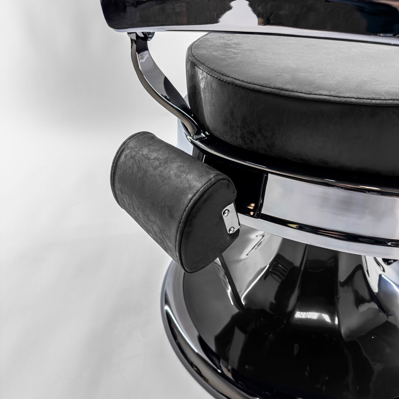 ATLAS 2.0 Black Chrome Vintage Style Barber Chair