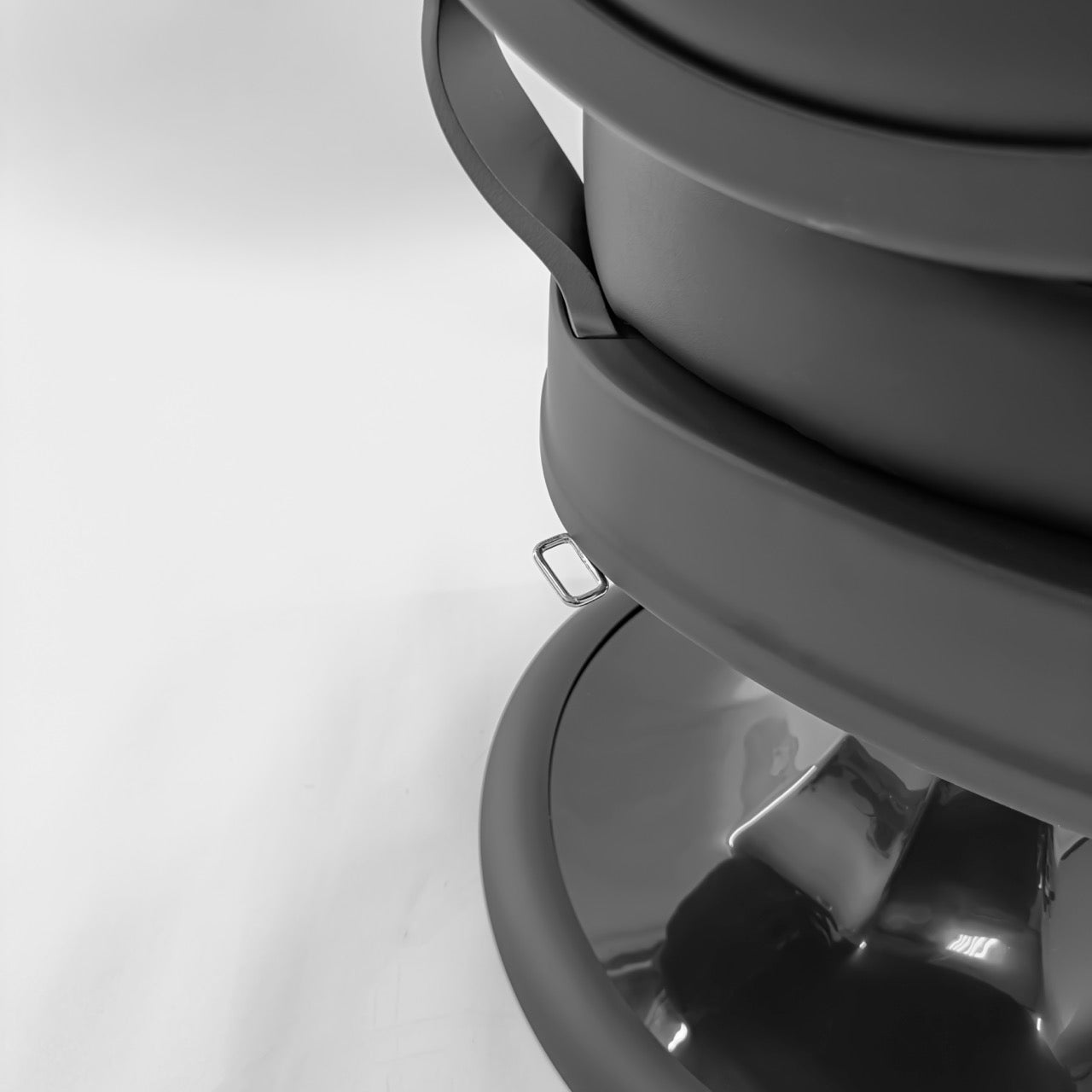 ONYX Vintage Style Barber Chair - Matte Black