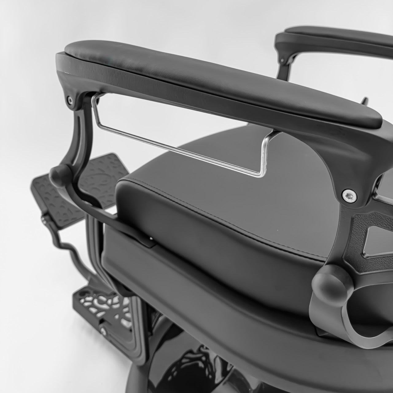 ONYX Vintage Style Barber Chair - Matte Black