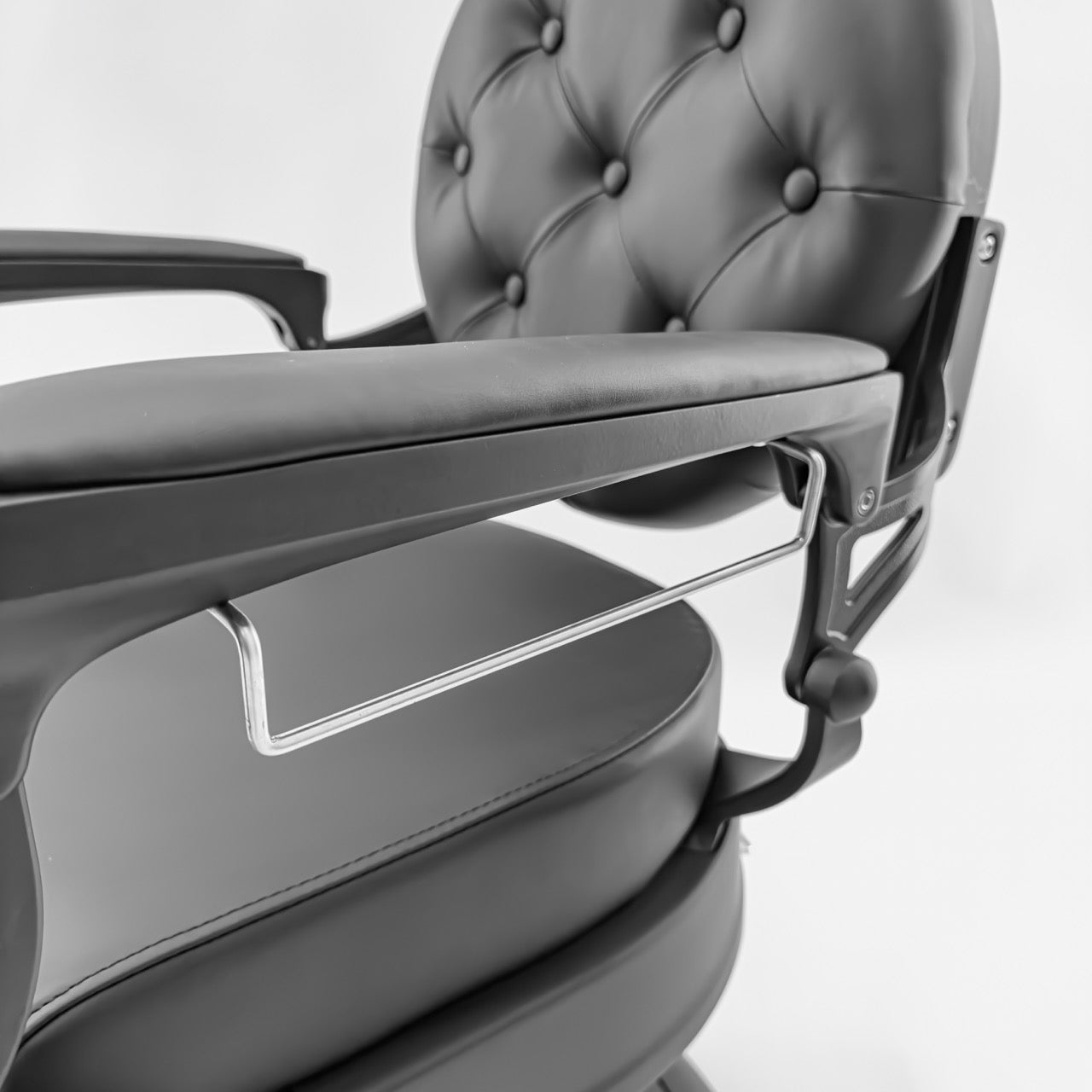 ONYX Vintage Style Barber Chair - Matte Black