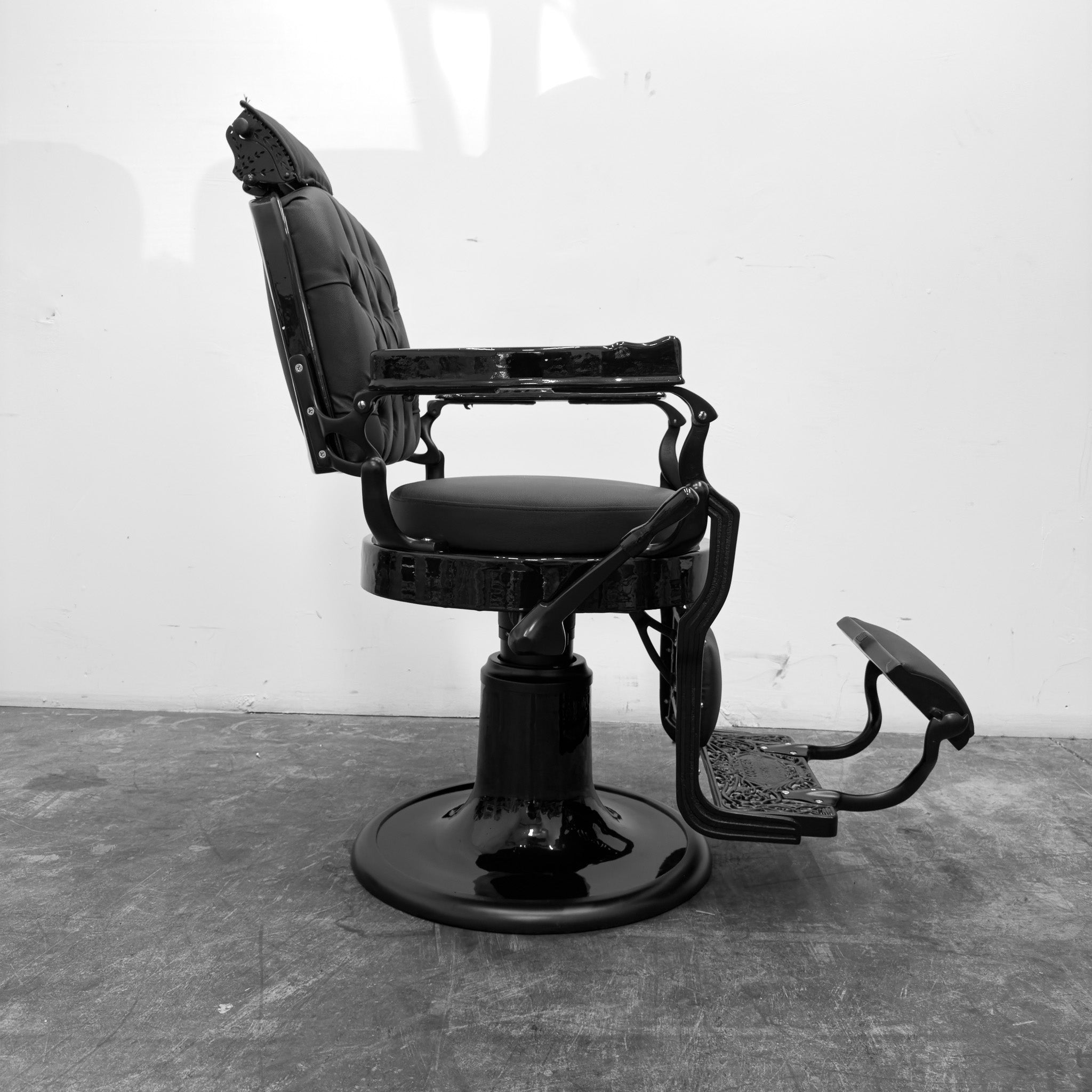 Antique Round Seat Koken Barber Chair - Matte & Gloss Black