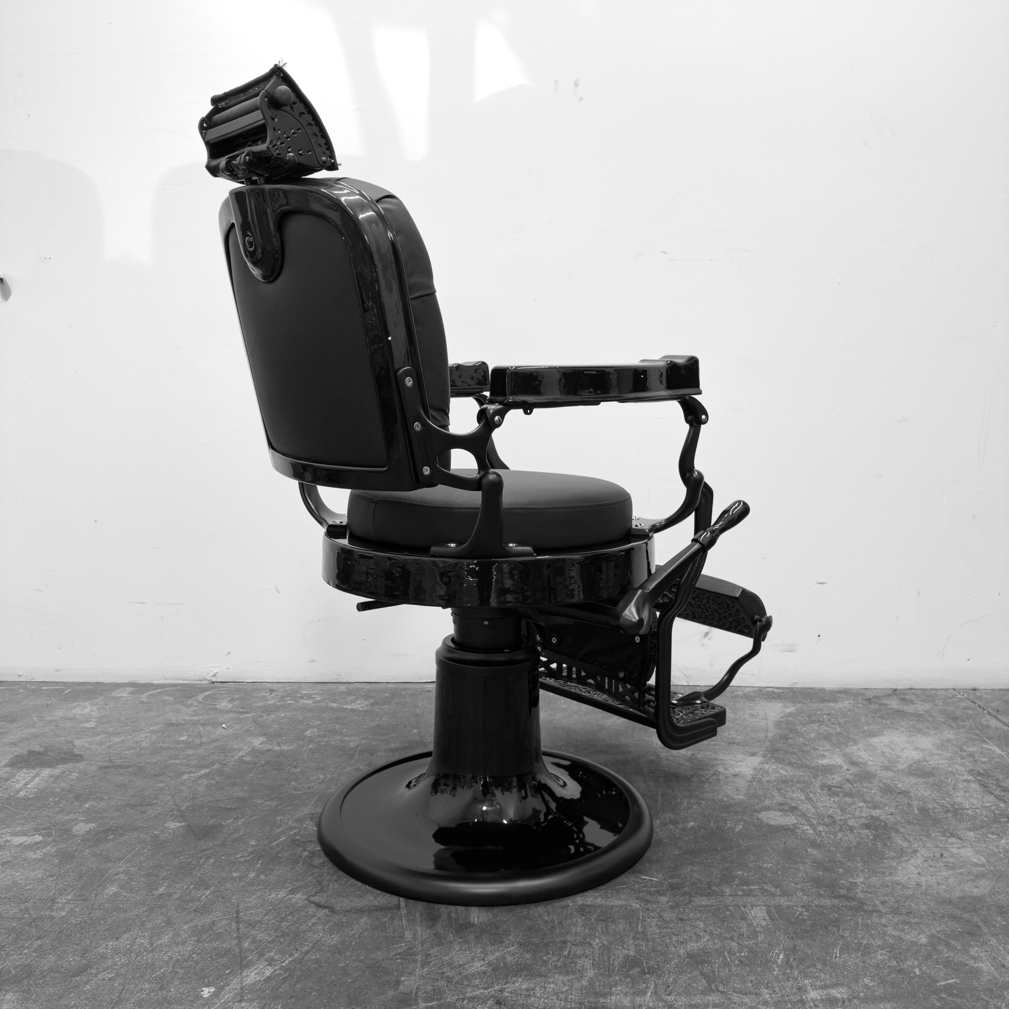 Antique Round Seat Koken Barber Chair - Matte & Gloss Black
