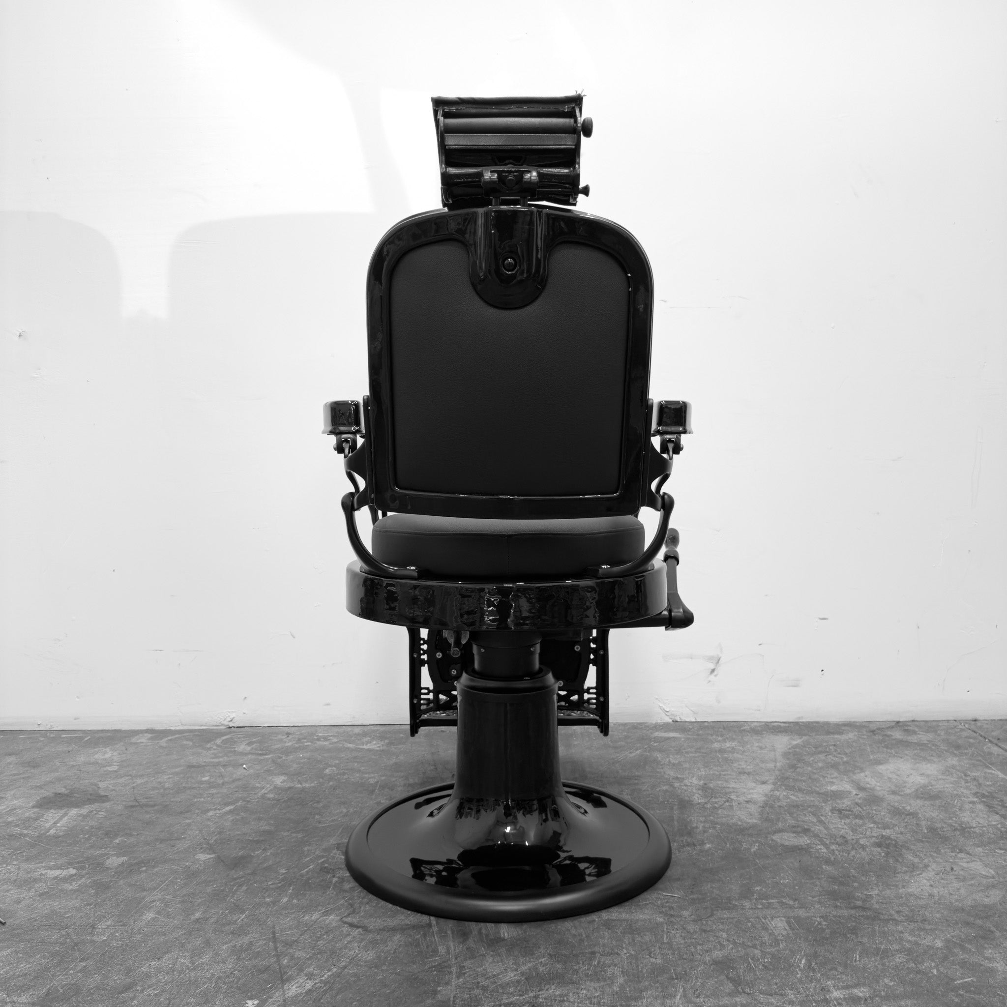 Antique Round Seat Koken Barber Chair - Matte & Gloss Black