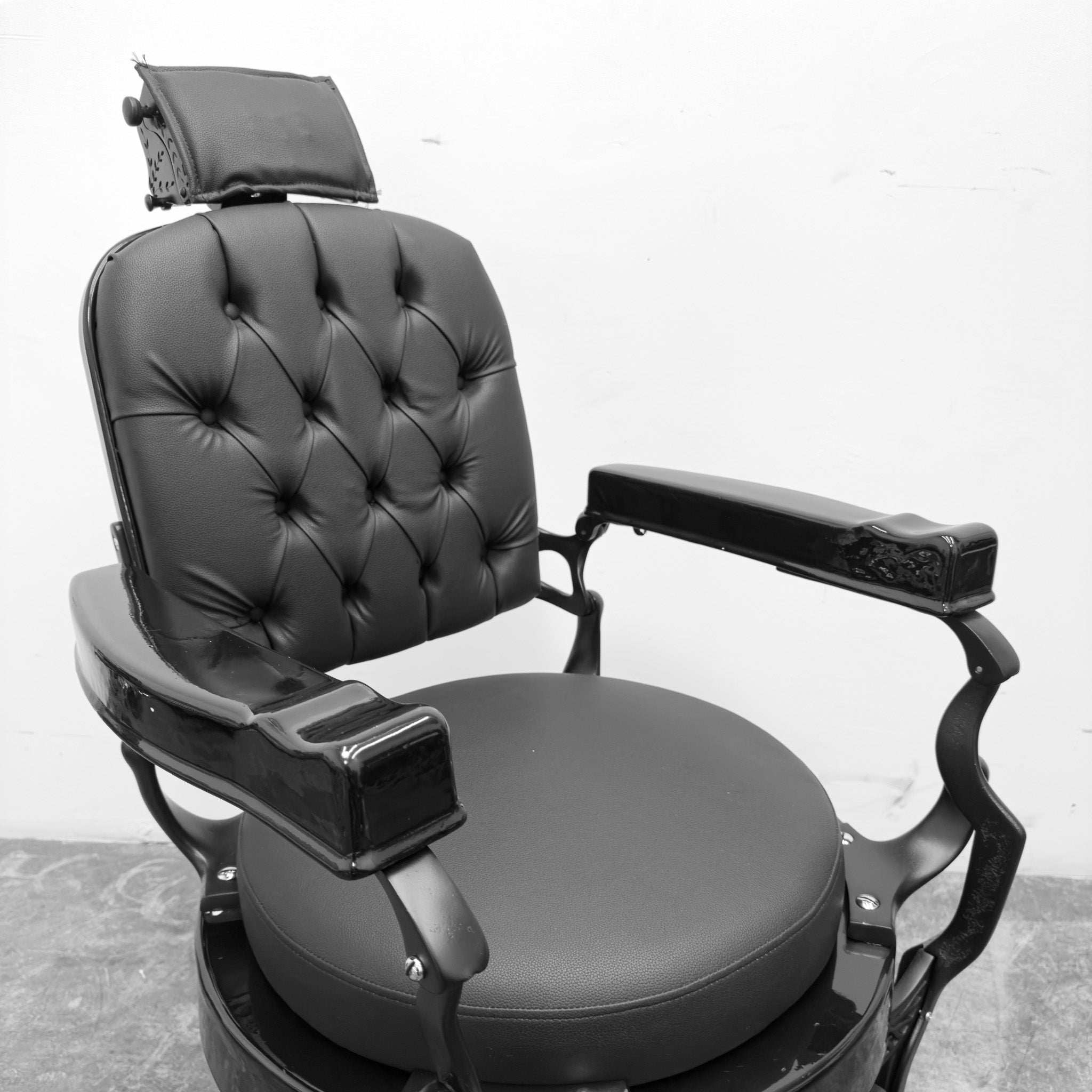 Antique Round Seat Koken Barber Chair - Matte & Gloss Black