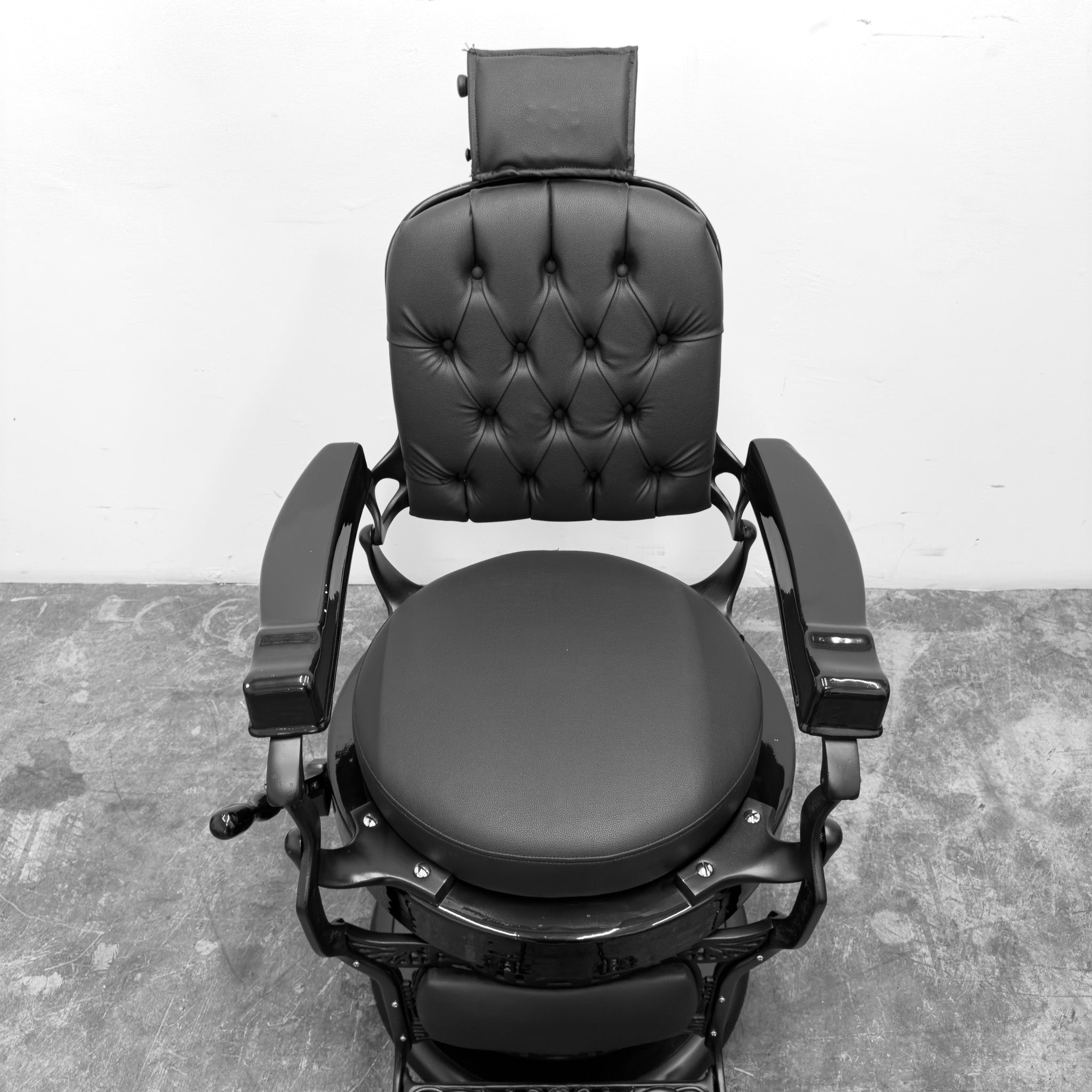 Antique Round Seat Koken Barber Chair - Matte & Gloss Black